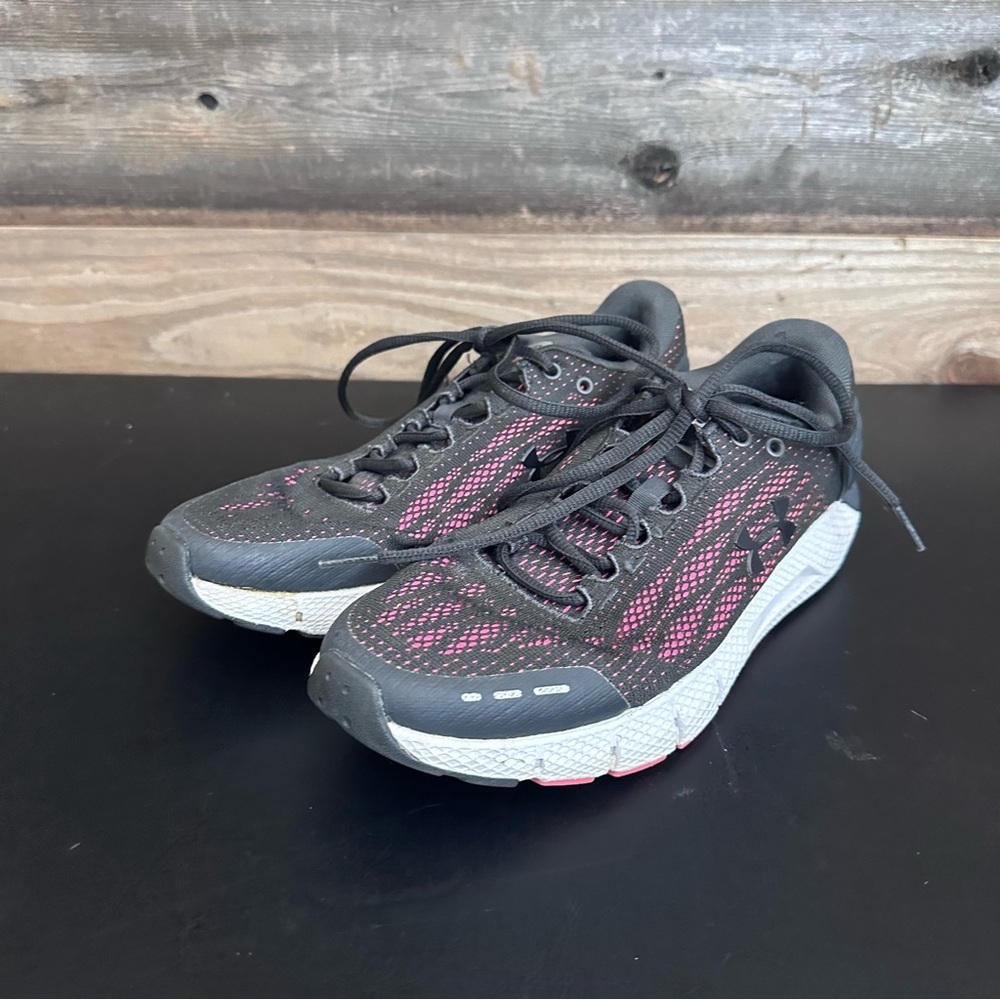 Under Armour Black Charged Rogue Womens Running Shoes 8.5 Athleisure Sneakers